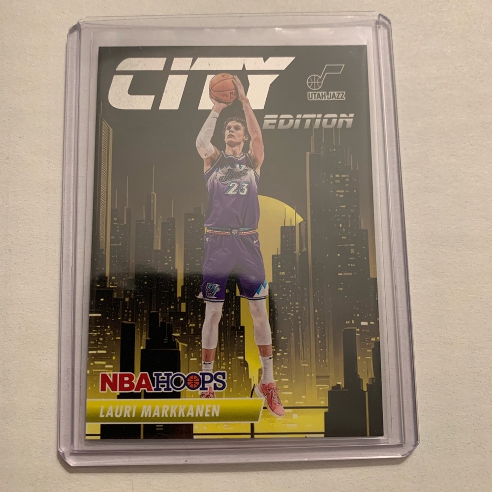 2023-24 Panini NBA Hoops - City Edition #17 Lauri Markkanen